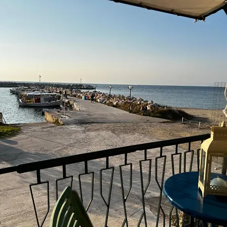 Ferienhaus Fenia's Beachfront House Skála Kallirákhis