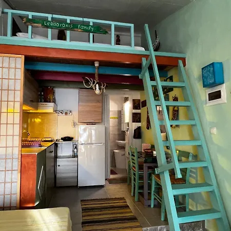 Fenia's Beachfront House Ferienhaus *