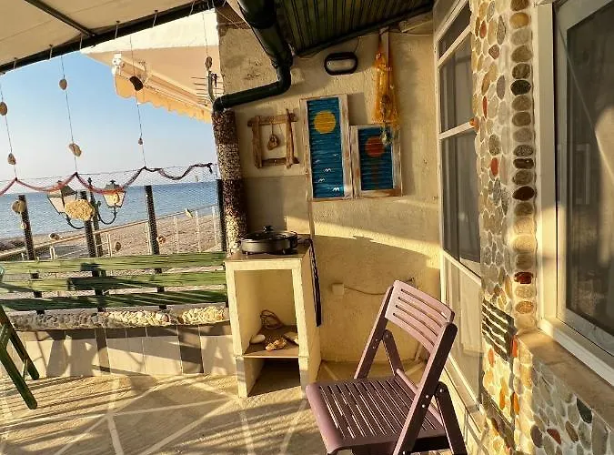 Ferienhaus Fenia's Beachfront House *