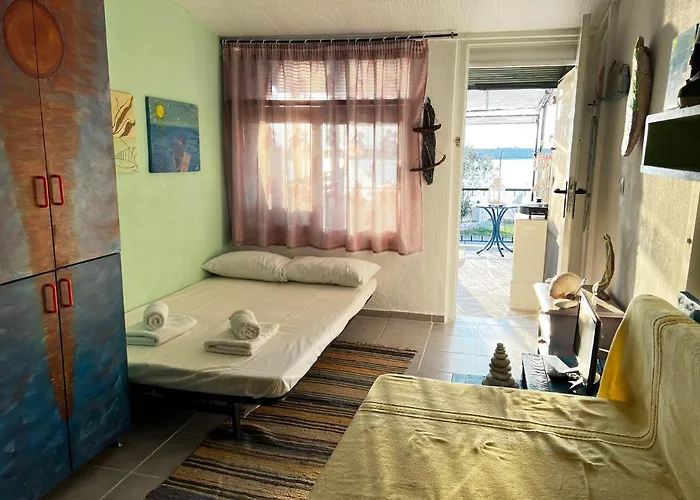 Fenia's Beachfront House * Skála Kallirákhis