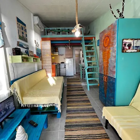 Fenia's Beachfront House Dom wakacyjny *