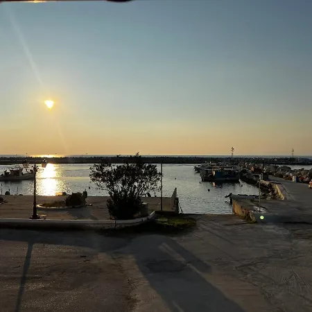 펜션 Fenia's Beachfront House *